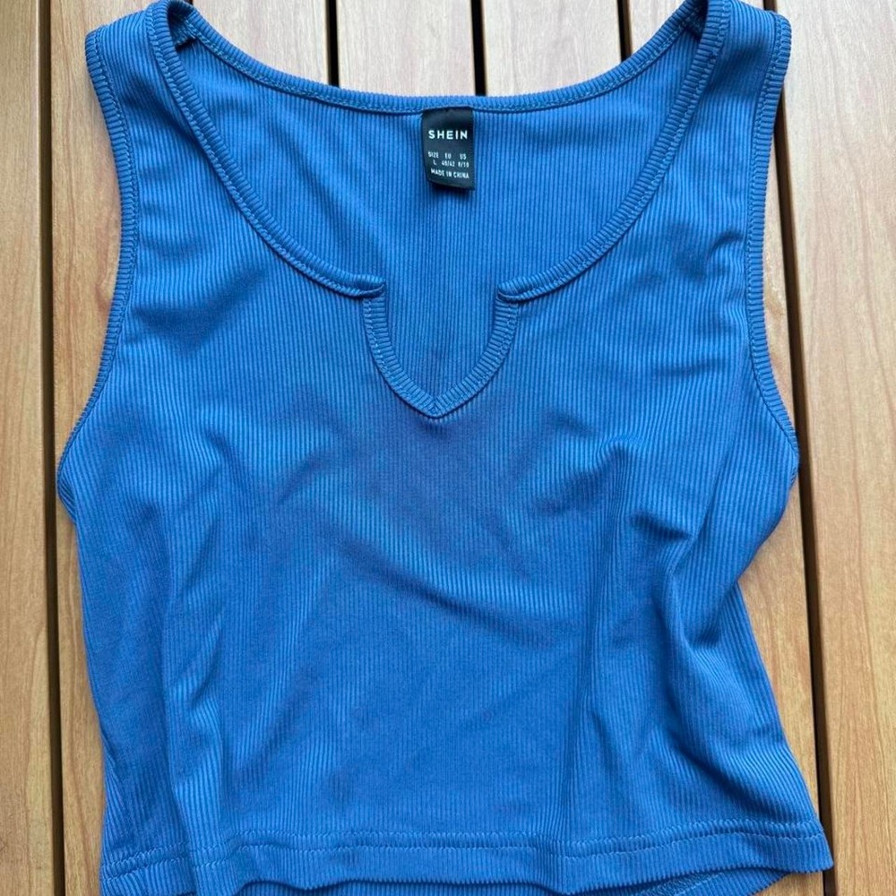 SHEIN blue ribbed crop top